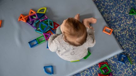 Une directrice et une puéricultrice d'une crèche des Yvelines mises en examen, soupçonnées de maltraitance à l'encontre d'au moins huit enfants