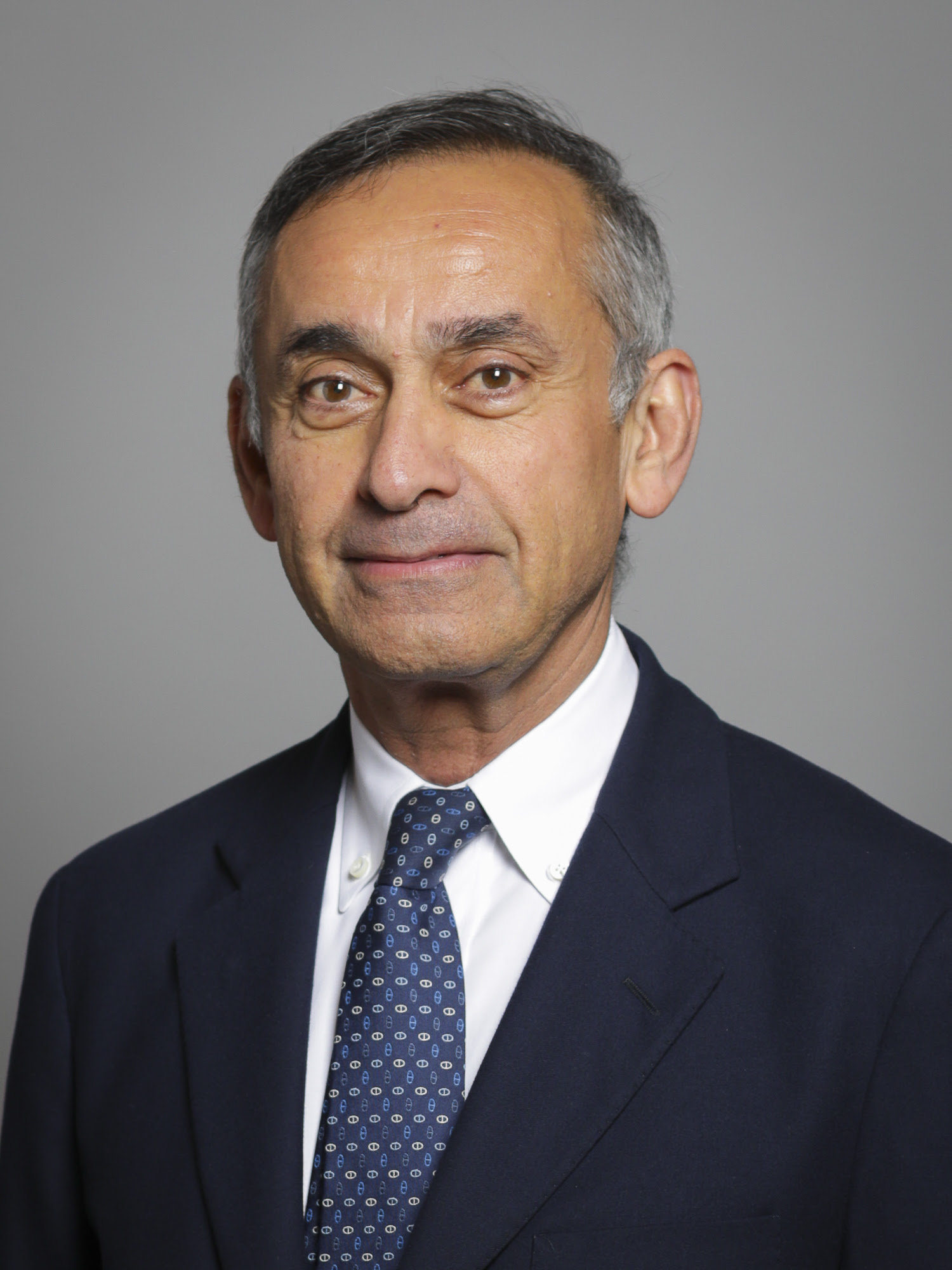 Official_portrait_of_Lord_Darzi_of_Denham_crop_2.jpg (1500×2000)