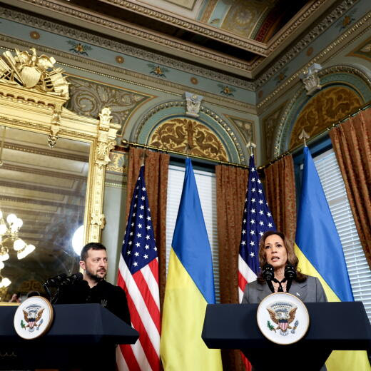 epa11627253 US Vice President Kamala Harris (R), and Ukrainian President Volodymyr Zelensky (L), hold a joint press conference during a meeting in the Vice President's Ceremonial Office in Washington, DC, USA, 26 September 2024. President Biden on 26 September announced a 2.4 billion Dollars in military assistance, under the Ukraine Security Assistance Initiative, among other military aids to Ukraine, and plans to convene a leader-level meeting of key allies to coordinate additional support when he visits Germany next month. EPA/TING SHEN / POOL