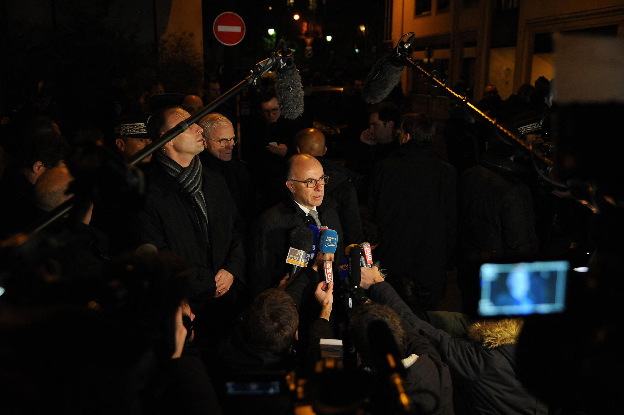 Bernard Cazeneuve, 10 ans après l’attentat contre « Charlie Hebdo » : « La France n’a jamais cédé à la peur »