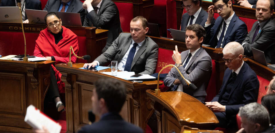 « La séparation des pouvoirs n’est pas respectée » : les ministres démissionnaires, élus députés, peuvent-ils siéger et voter à l’Assemblée ?