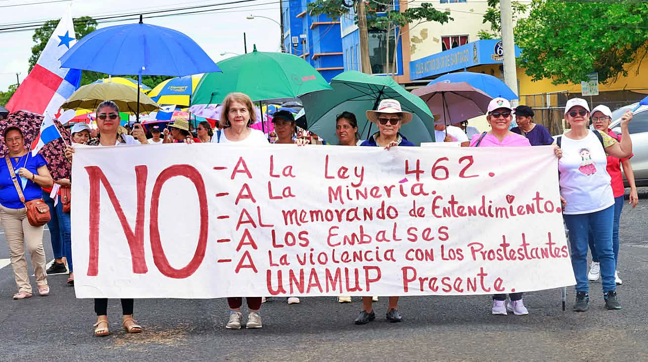 Las mujeres salieron a protestar en Panamá contra la minería y otras causas ambientales y sociales en Panamá