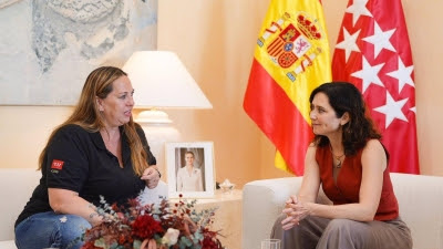 Ayuso recibe a Cristina Álvarez, pentacampeona mundial, y a los ganadores de Baloncesto en Silla de Ruedas