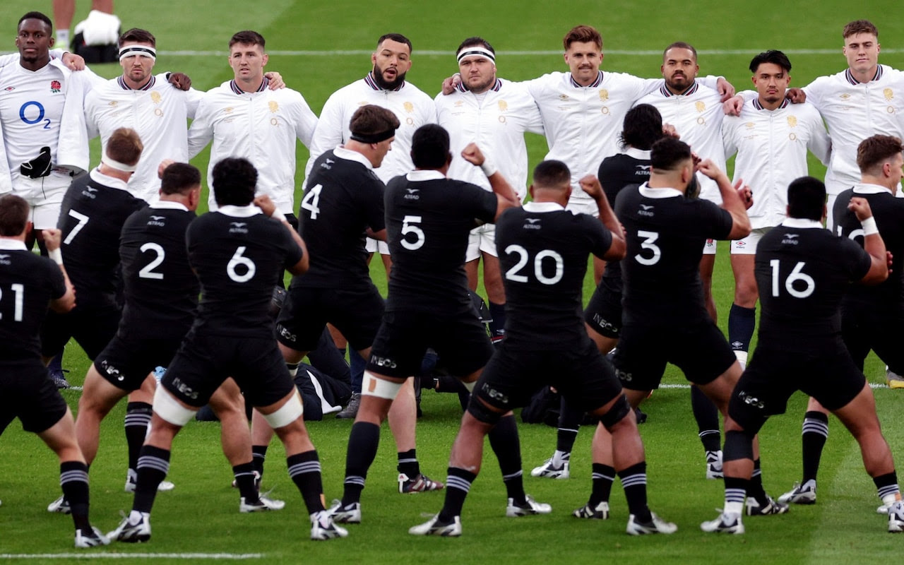 England confront Haka by walking together in unison