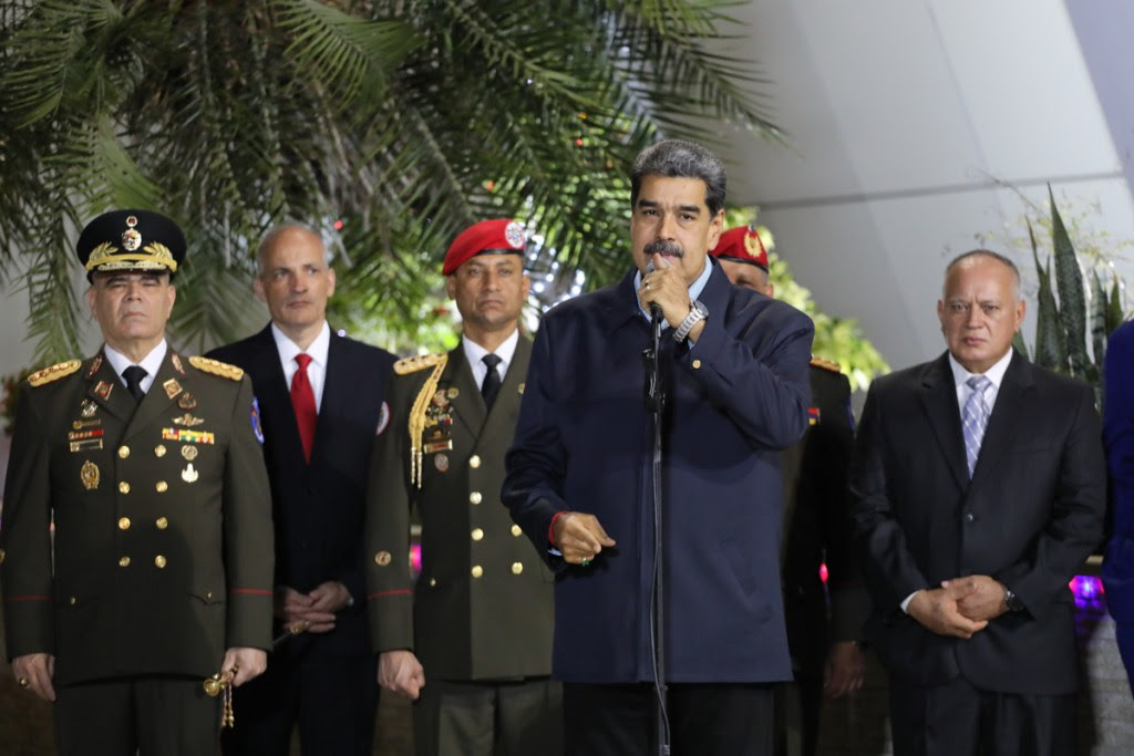 Maduro dice que "nadie vetará ni callará al país" a su regreso tras cumbre de los BRICS