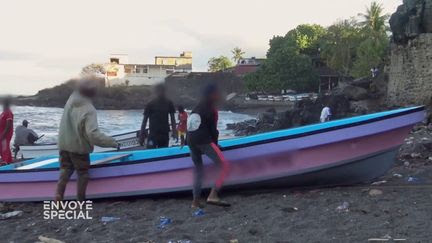 'C'est du business, c'est pas du trafic' : 'Envoyé spécial' au cœur des filières de passeurs qui organisent les traversées de l'île d'Anjouan à Mayotte