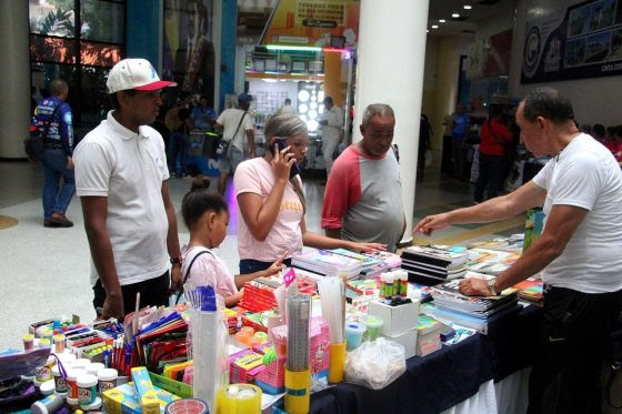 Hasta $250 cuestan útiles y uniformes para un estudiante en La Guaira