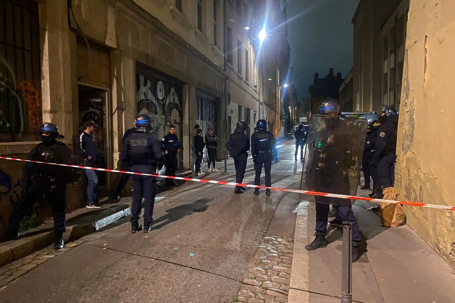 Une quarantaine de mineurs expulsés d'un squat, à Lyon, une solution 'dramatique', suite à une 'décision de justice'