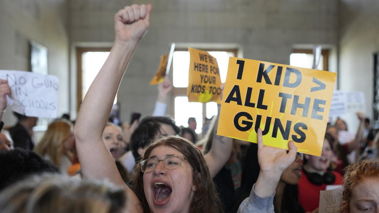 El Congreso de Tennessee aprueba proyecto de ley que permite a maestros portar armas en las escuelas públicas