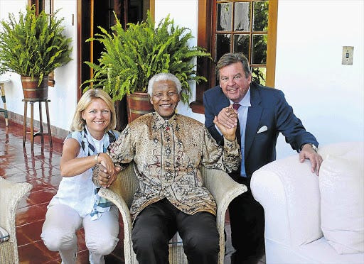 Nelson Mandela con Gaynor e Johann Rupert