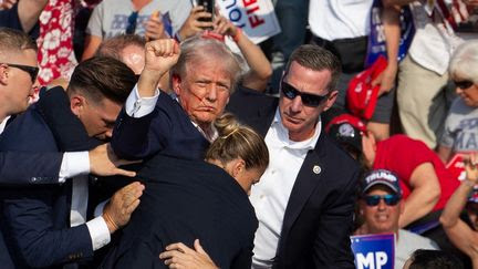 'Un sifflement, des coups de feu' : l'ex-président Donald Trump visé par une tentative d'assassinat en plein meeting de campagne