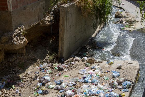 Temen que ceda más embaulamiento de una quebrada en el km 15 de la carretera vieja Petare-Guarenas