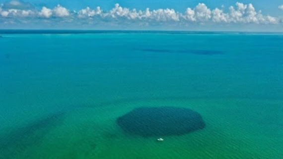 블루홀(BLUE HOLE) 이미지