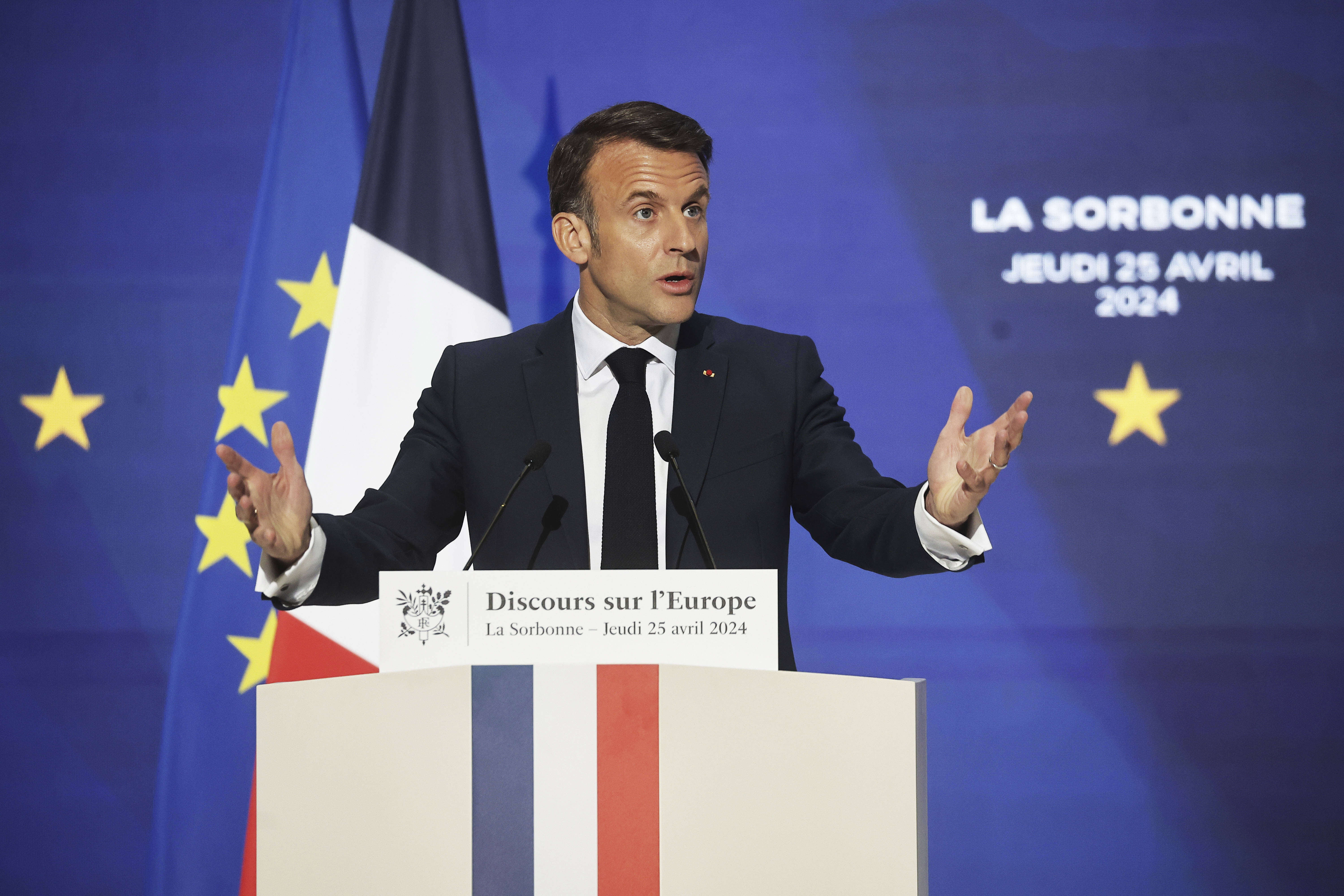 L’Europe « peut mourir », elle risque d’être « reléguée », estime Macron