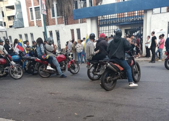 En Caracas denunciaron retraso en cierre de centros sin electores y trabas para participar en auditorías