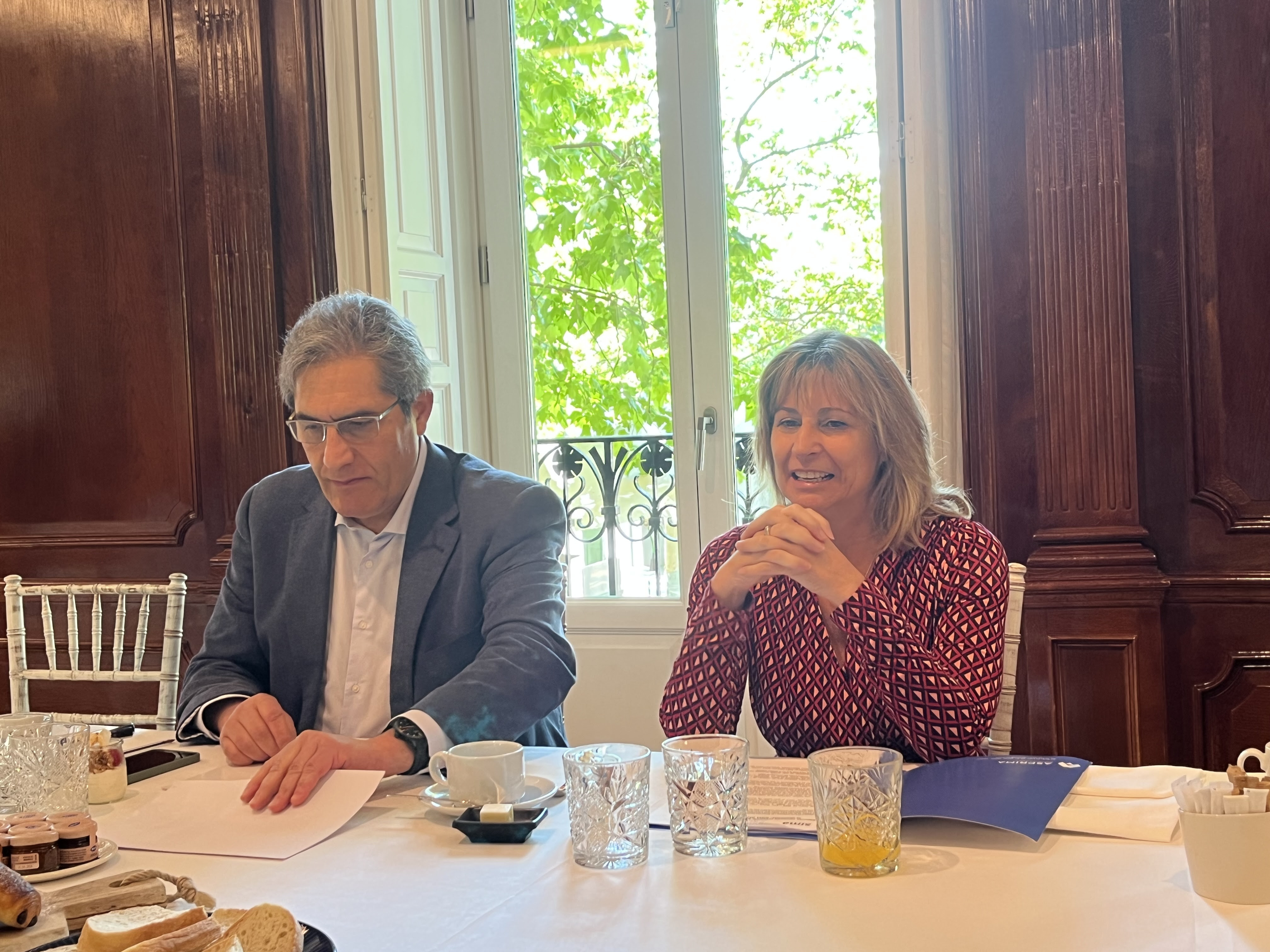 El consejero delegado de Planner Exhibitions, Eloy Bohúa, y la presidenta de Asprima, Carolina Roca