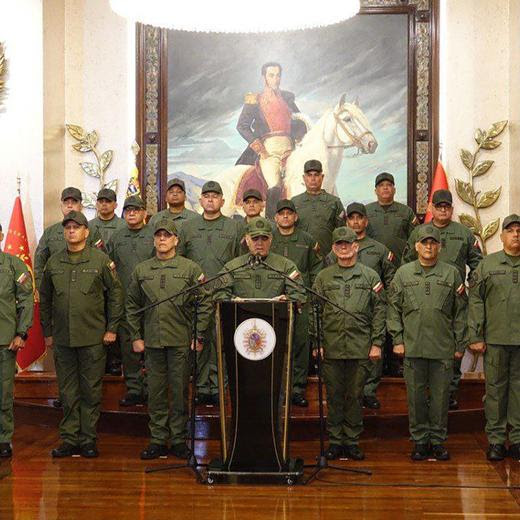 Handout picture released by Venezuela's Defense Ministry shows Venezuela's Defense Minister Vladimir Padrino (C) speaking during a press conference in Caracas on January 6, 2025. Venezuela's armed forces on January 6 condemned opposition leader Edmundo Gonzalez Urrutia's call for it to recognize him as president after denouncing the re-election of leftist leader Nicolás Maduro as fraudulent. (Photo by Handout / Venezuela's Defense Ministry / AFP) / RESTRICTED TO EDITORIAL USE - MANDATORY CREDIT "AFP PHOTO / Venezuela's Defense Ministry / HANDOUT / " - NO MARKETING NO ADVERTISING CAMPAIGNS - DISTRIBUTED AS A SERVICE TO CLIENTS