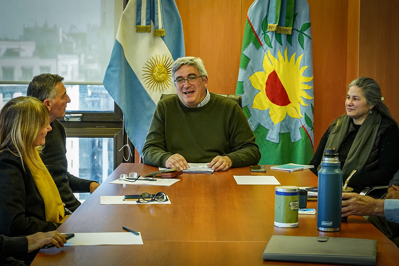 Rodríguez firma junto al titular del BAPRO Rodríguez firma junto al titular del BAPRO