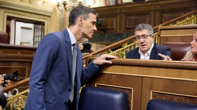 Almeida lleva a Cibeles la querella que le puso Cerdán y Vox buscará apoyo del PP en su exigencia de dimisión de Sánchez