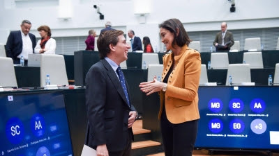 Almeida insiste en que Maroto no puede continuar y dice que ella sabe que 