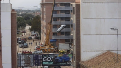 Temporal.- La Comunidad tiene preparados camiones cisterna del Canal, módulos de voluntarios y grúas para ir a Valencia