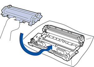 Placez fermement la cartouche de toner dans l'unité tambour jusqu'à ce que vous entendez un clic.