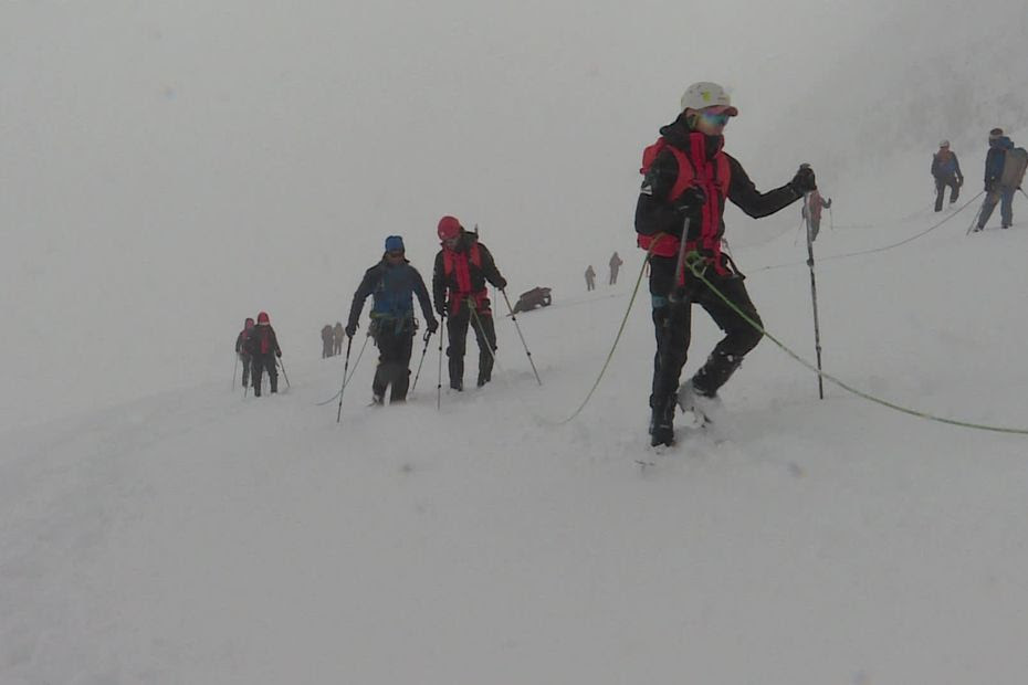 VIDÉO. 'On sort de notre zone de confort' : pourquoi une cordée de dix athlètes olympiques tente l'ascension du mont Blanc