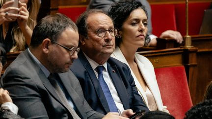 Depuis son retour à l'Assemblée nationale, François Hollande cherche sa place dans l'arène politique