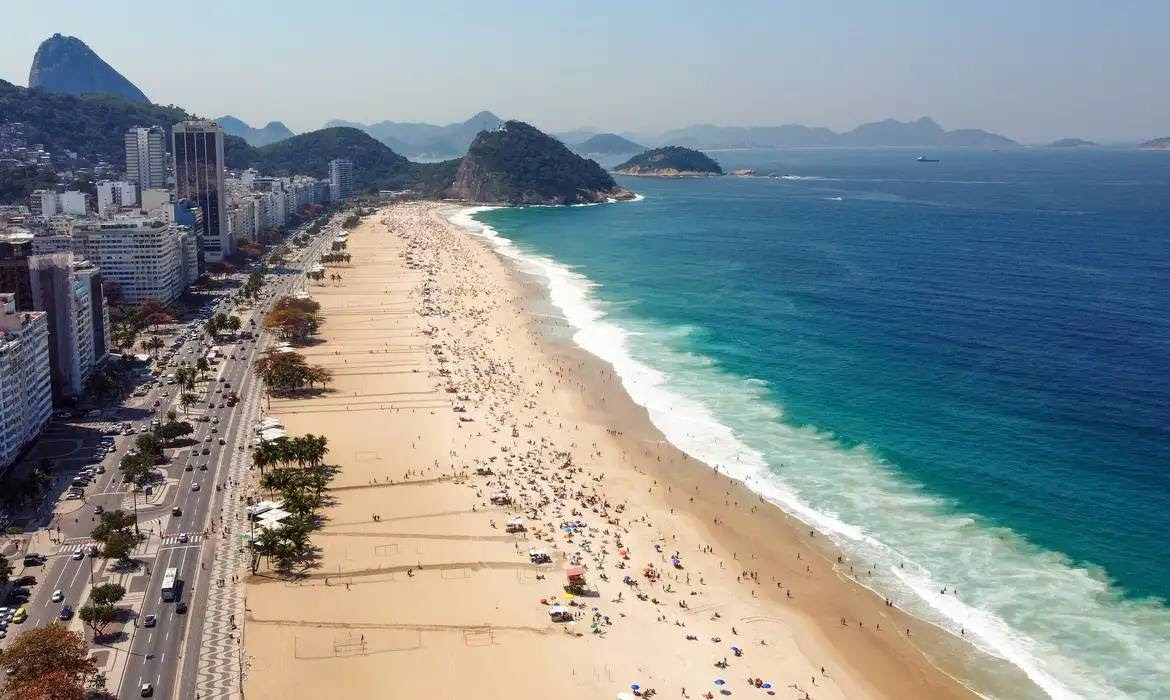 Praia de Copacabana, no Rio de Janeiro (RJ) (Foto: Rafael Catarcione/RioTur)