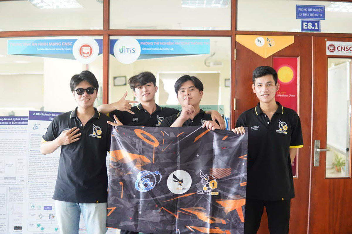 Sinh viên Trường ĐH Công nghệ Thông tin duy trì ngôi vô địch cuộc thi Sinh viên với An toàn thông tin ASEAN