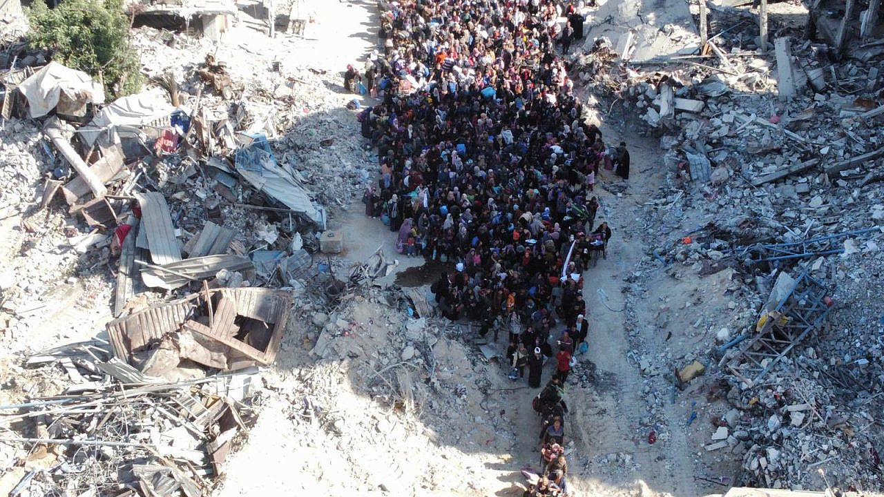 An IDF drone shows displaced Palestinians forced to evacuate Jabalia, October 21, 2024. (X/Avichay Adraee/used in accordance with Clause 27a of the Copyright Law)