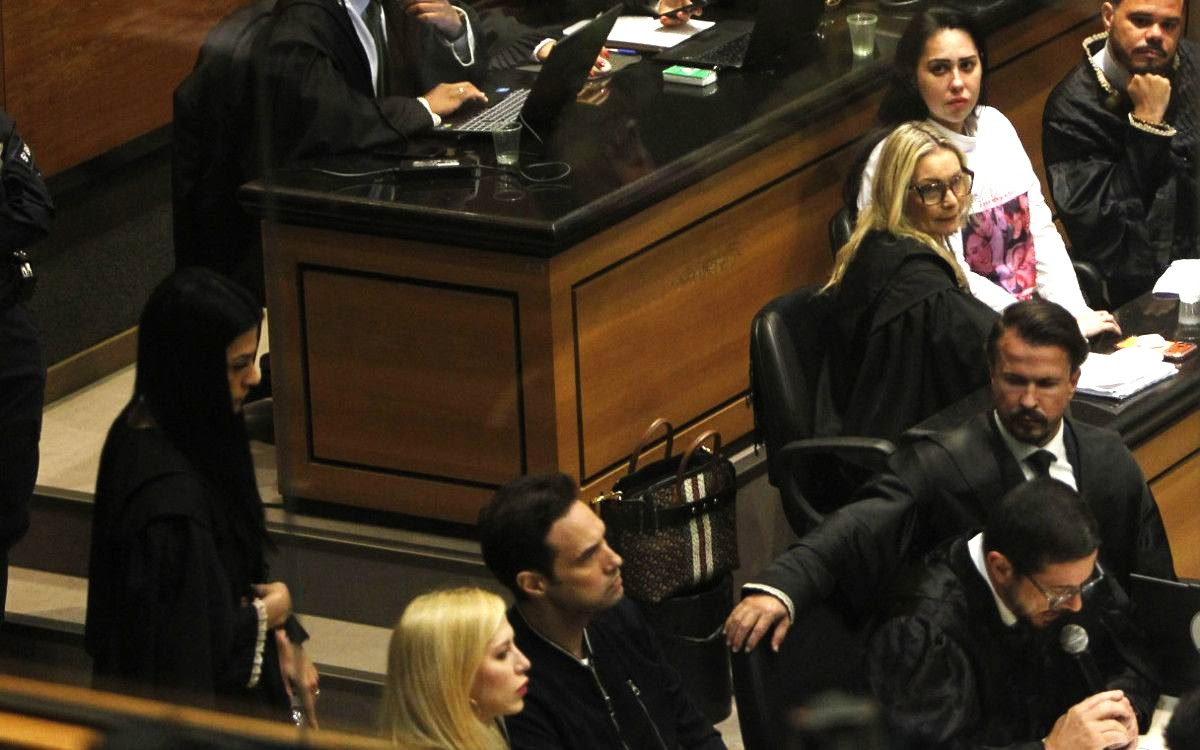 Jairinho obtém vitória na Justiça durante júri do caso Henry e interrogatório é adiado