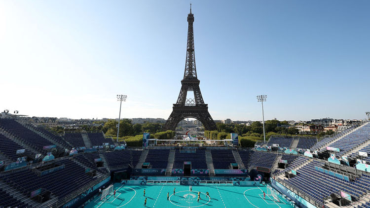 The Colombia blind football team trains ahead of the Paris 2024 Summer Paralympic Games at Eiffel Tower Stadium. ©Ezra Shaw/Getty Images
