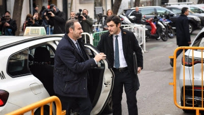 El Supremo prohíbe a Ábalos salir del país, le retira el pasaporte y le obliga a comparecer cada 15 días