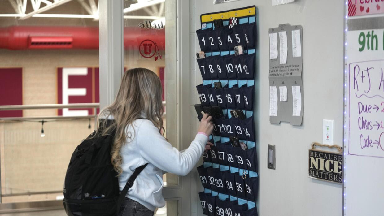 Por qué debemos dejar de mandarle mensajes a nuestros hijos cuando están en clases