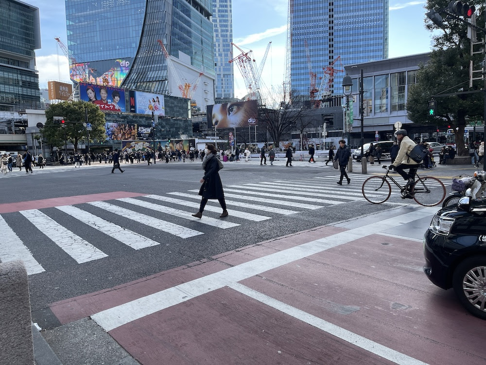 渋谷スクランブル交差点・アイレベルの遠景