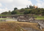 La construcción de la Gran Pirámide comenzó alrededor del año 300 a.C. y se extendió durante varios siglos en varias fases.