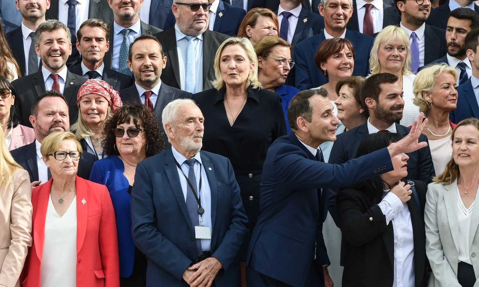 Au RN, les "tradis" vaincus par les "progressistes" : ce que nous dit le silence du parti sur la cérémonie des JO