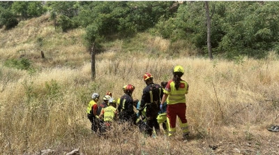  Bomberos rescatan a ciclista en estado grave tras caer por un terraplén de 20 metros de desnivel en Valdilecha