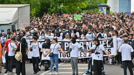 Mort de Nahel à Nanterre : un an après, une marche silencieuse réunit plusieurs centaines de personnes