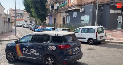 Sucesos.- Dos detenidos por robar en una frutería con el método del 'alcantarillazo' en Parla