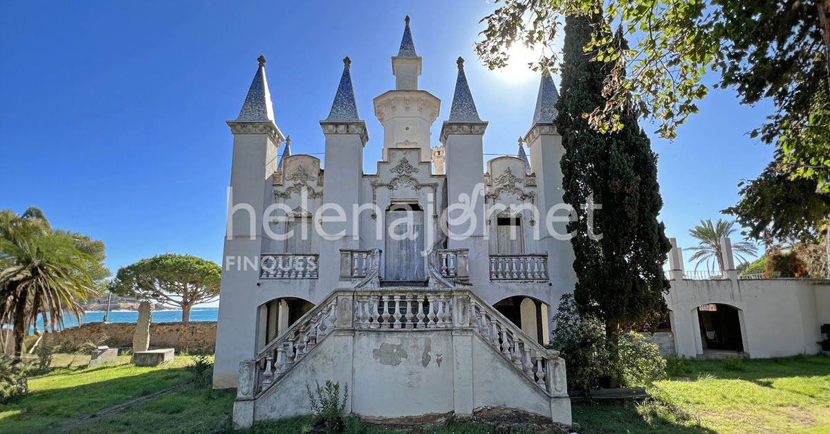 Este castillo modernista en primera línea de playa de la Costa Brava se vende por 5,3 millones