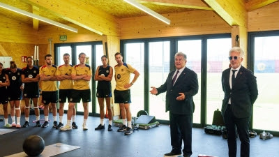  Joan Laporta arenga al Barça Femení para ganar la 'Champions'