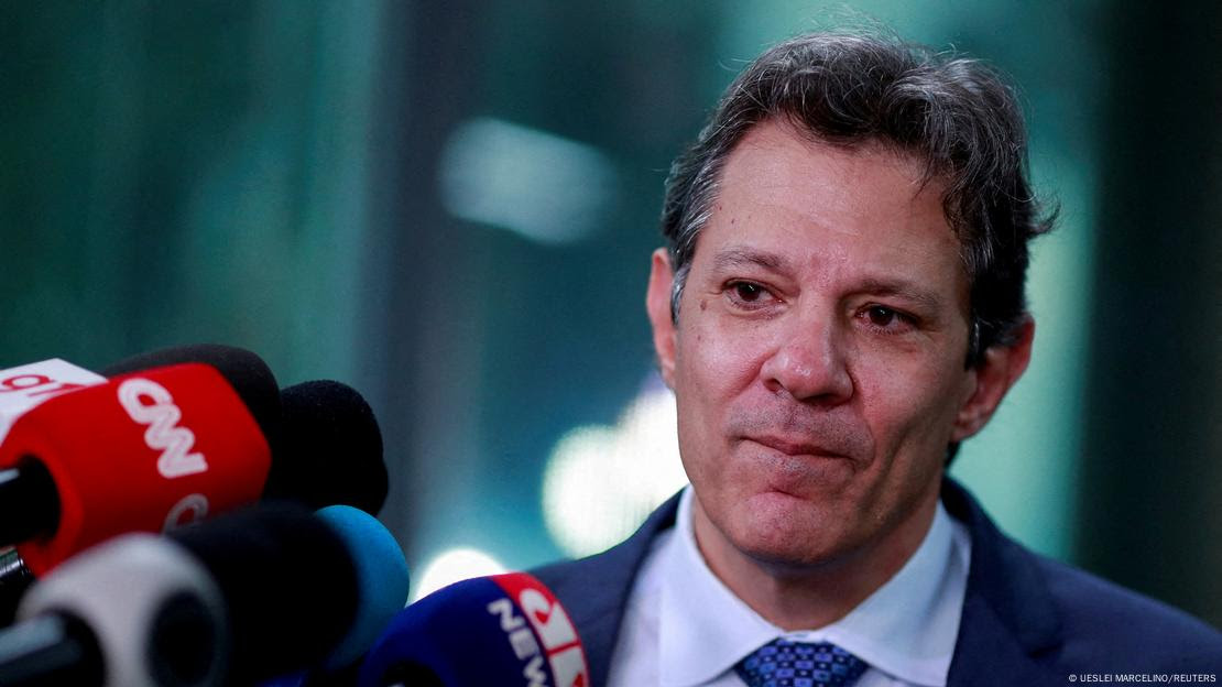 Fernando Haddad fala a microfones Fernando Haddad fala a microfones