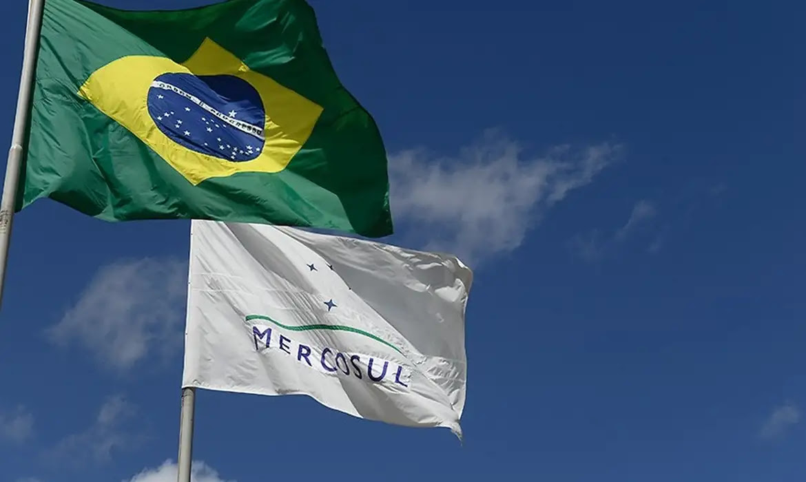Marcos Oliveira/Agência Senado Bandeira do Mercosul