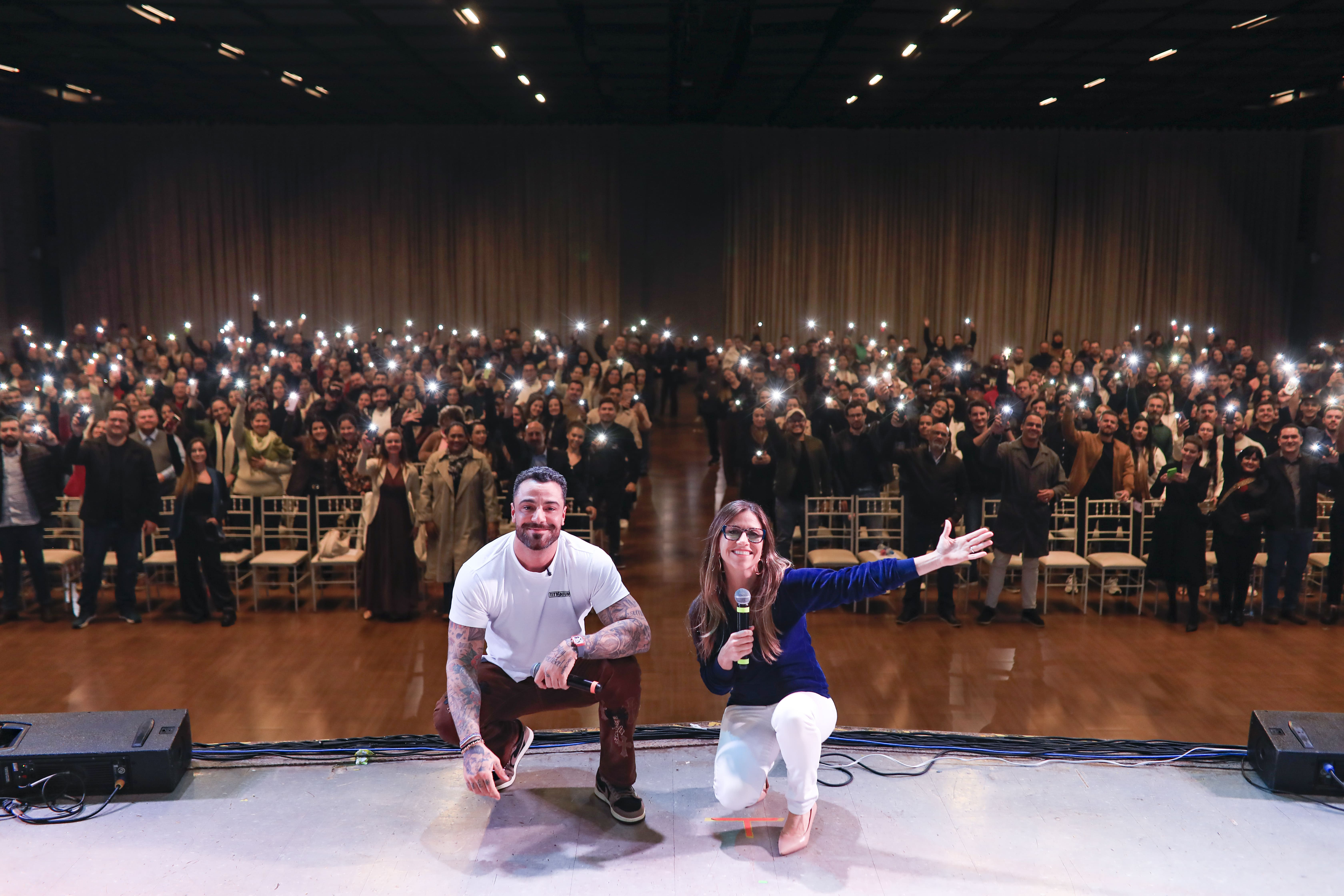 Empresários Felipe Titto e Paula Tebett compartilharam experiências nos negócios com a palestra: “Vender é humano: experiências reais em tempos digitais”