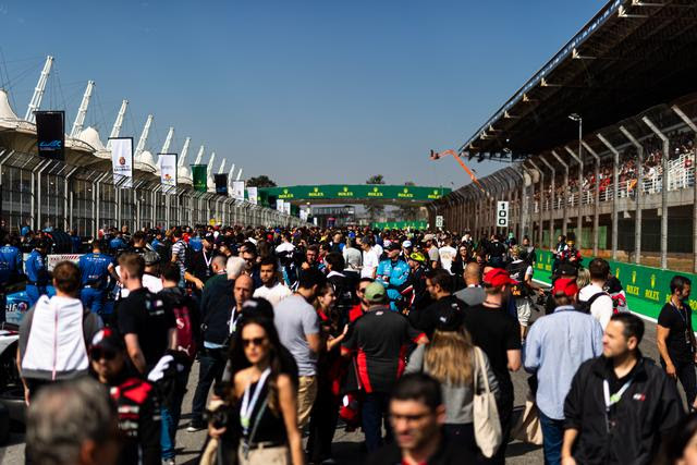 Programação intensa atrai fãs de corrida e também o público geral em Interlagos (c) DPPI)