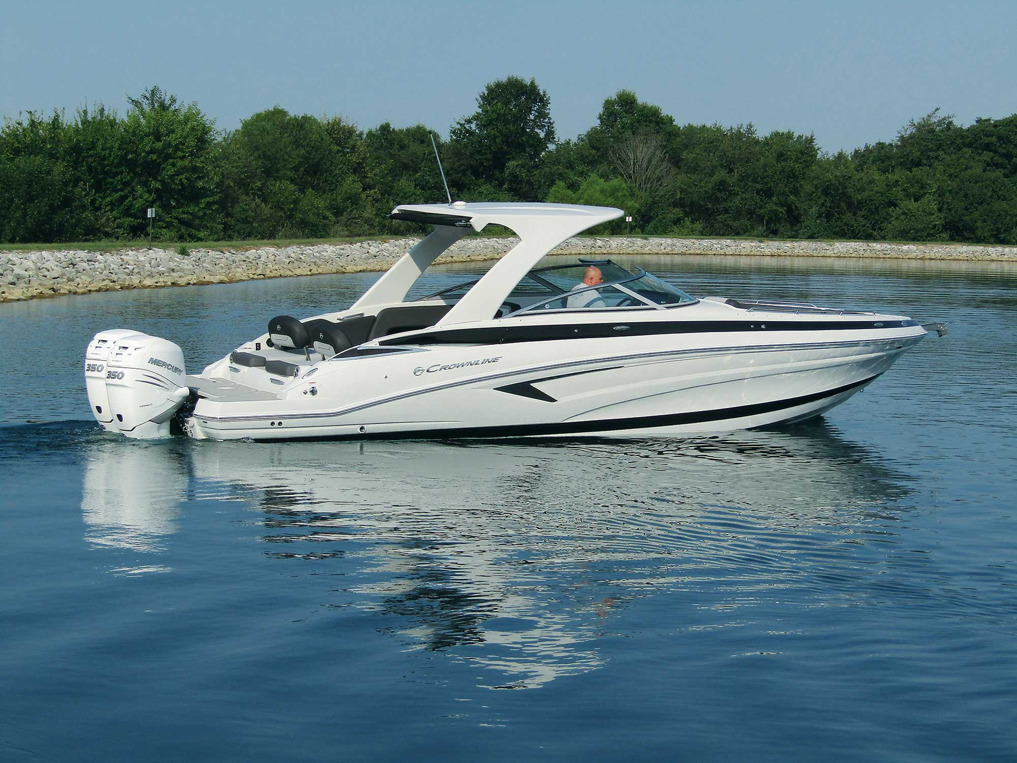 Crownline 330 XSS cruising