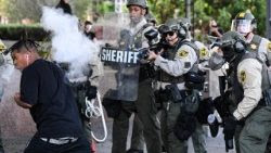 Un'immagine delle proteste in corso a Los Angeles