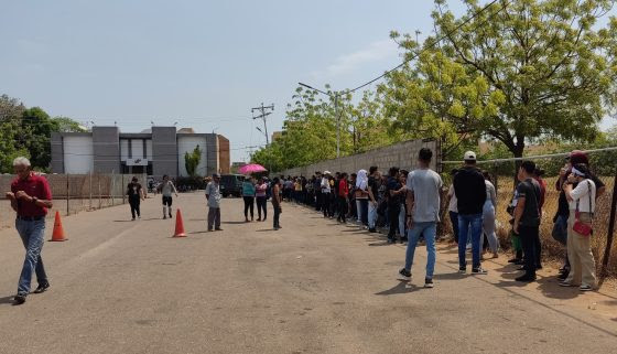 Bajo el sol inclemente Oficina de Registro Electoral de Maracaibo atiende a 600 personas al día